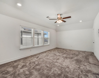 7106 Bur Oak Bend Way - Photo Thumbnail 22