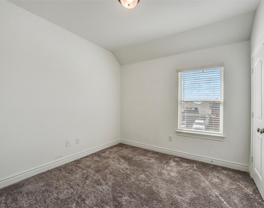 7106 Bur Oak Bend Way - Photo Thumbnail 25