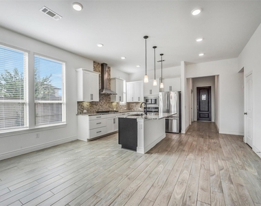 7106 Bur Oak Bend Way - Photo Thumbnail 6