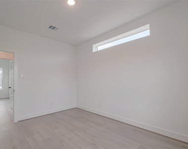 1350 W 24th Street - Photo Thumbnail 26