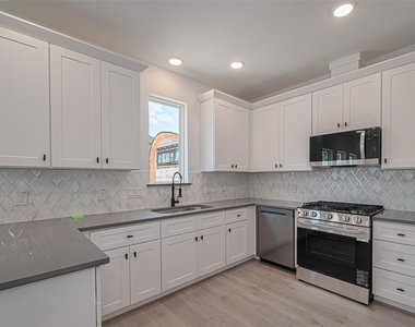 1350 W 24th Street - Photo Thumbnail 10