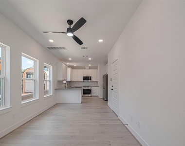 1350 W 24th Street - Photo Thumbnail 8