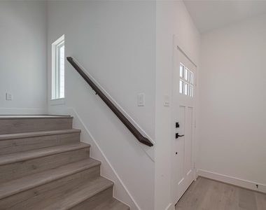 1350 W 24th Street - Photo Thumbnail 4
