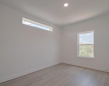 1350 W 24th Street - Photo Thumbnail 24