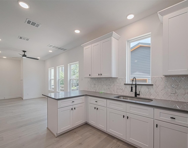 1350 W 24th Street - Photo Thumbnail 12