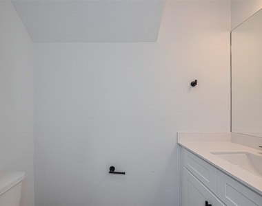 1350 W 24th Street - Photo Thumbnail 16