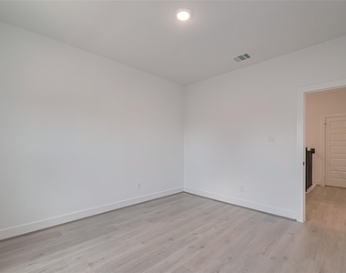1350 W 24th Street - Photo Thumbnail 21