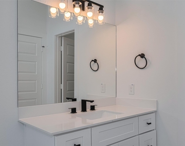 1350 W 24th Street - Photo Thumbnail 32