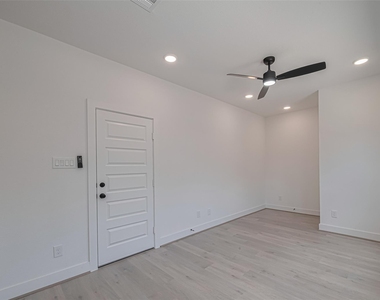 1350 W 24th Street - Photo Thumbnail 6
