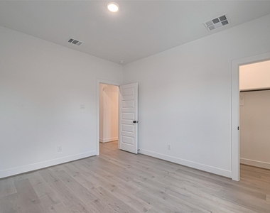 1350 W 24th Street - Photo Thumbnail 20