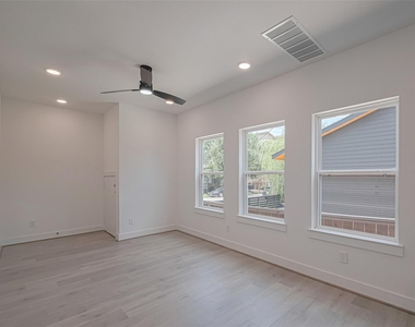 1350 W 24th Street - Photo Thumbnail 5