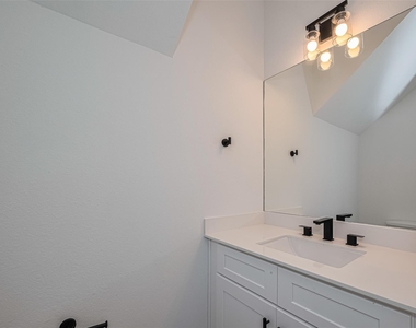 1350 W 24th Street - Photo Thumbnail 15