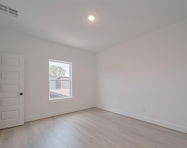 1350 W 24th Street - Photo Thumbnail 19
