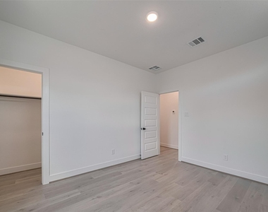 1350 W 24th Street - Photo Thumbnail 25