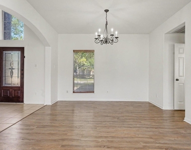 13711 Brighton Park Drive - Photo Thumbnail 5