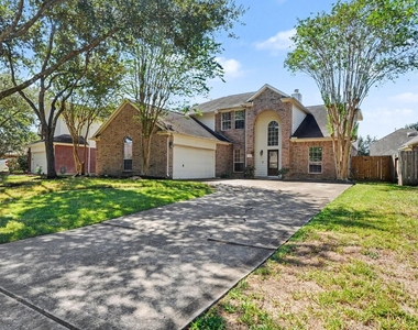 13711 Brighton Park Drive - Photo Thumbnail 2
