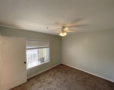 523 Southwest Parkway - Photo Thumbnail 16