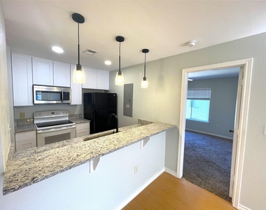 523 Southwest Parkway - Photo Thumbnail 2