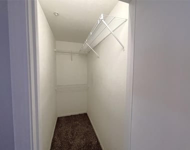 523 Southwest Parkway - Photo Thumbnail 12