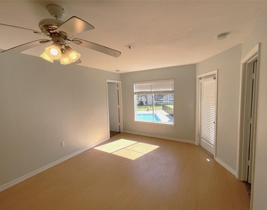 523 Southwest Parkway - Photo Thumbnail 8