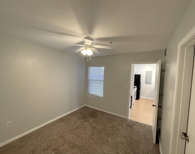 523 Southwest Parkway - Photo Thumbnail 13