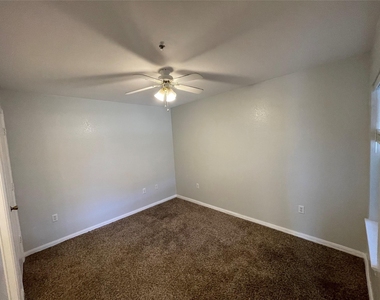 523 Southwest Parkway - Photo Thumbnail 9