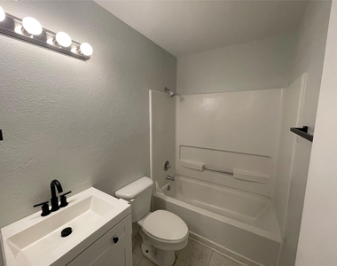 523 Southwest Parkway - Photo Thumbnail 11