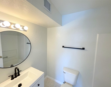 523 Southwest Parkway - Photo Thumbnail 22