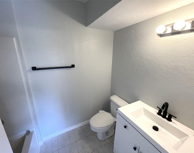 523 Southwest Parkway - Photo Thumbnail 17