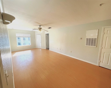 523 Southwest Parkway - Photo Thumbnail 5