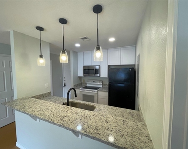 523 Southwest Parkway - Photo Thumbnail 3