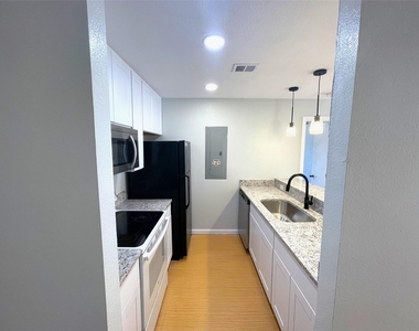 523 Southwest Parkway - Photo Thumbnail 1