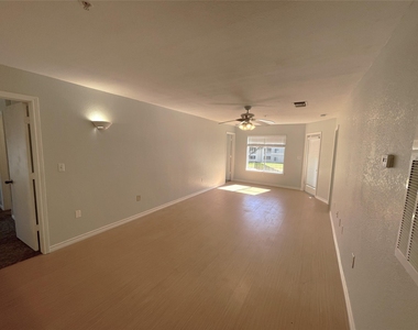 523 Southwest Parkway - Photo Thumbnail 7