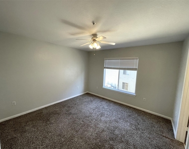 523 Southwest Parkway - Photo Thumbnail 23