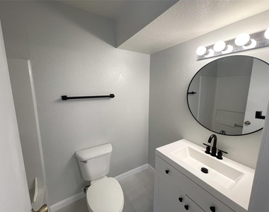523 Southwest Parkway - Photo Thumbnail 25