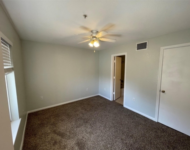 523 Southwest Parkway - Photo Thumbnail 14