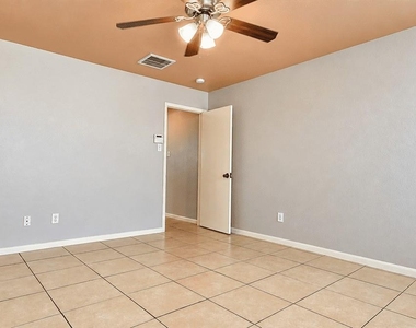 315 Remington Bridge Drive - Photo Thumbnail 10