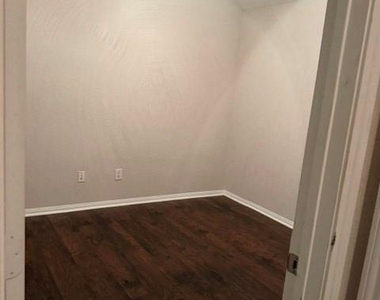 11043 Starling Creek Drive - Photo Thumbnail 19