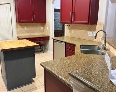 11043 Starling Creek Drive - Photo Thumbnail 5