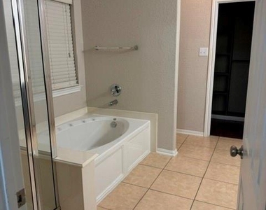 11043 Starling Creek Drive - Photo Thumbnail 12