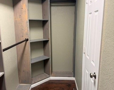 11043 Starling Creek Drive - Photo Thumbnail 15