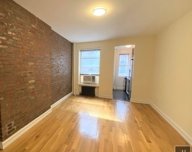 East 81 Street - Photo Thumbnail 2
