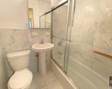East 81 Street - Photo Thumbnail 1