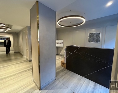 East 51st Street - Photo Thumbnail 6