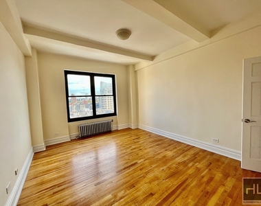 Second Avenue - Photo Thumbnail 4