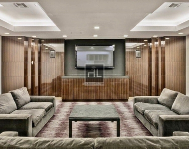 West 37th Street - Photo Thumbnail 7