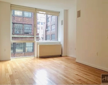 West 37th Street - Photo Thumbnail 3