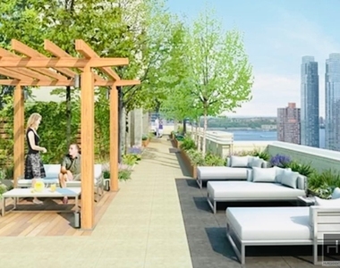West 37th Street - Photo Thumbnail 8
