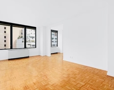 East 57th Street - Photo Thumbnail 3
