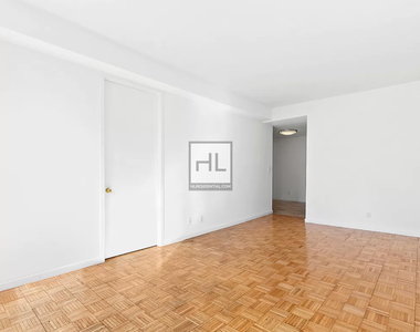 East 57th Street - Photo Thumbnail 2